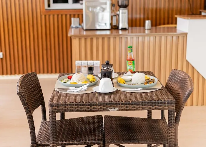 Anahaw Seaside Hotel